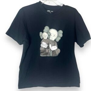KAWS x Uniqlo‎ Graphic T Shirt Size Medium Companion Limited Edition Collab Tee
